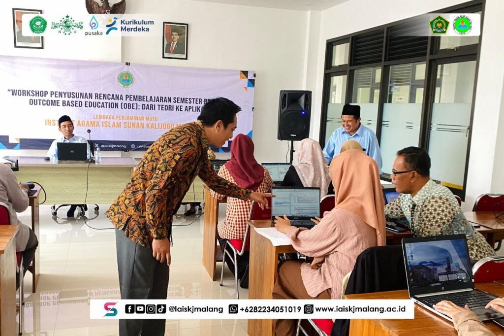 Dosen memberikan pemaparan materi dan bimbingan langsung kepada peserta dalam penyusunan RPS berbasis Outcome Based Education (OBE)